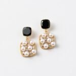 Boucles carrées noires à perles
