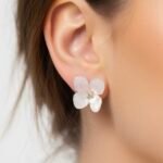 Boucles d’oreilles fleurs nacrées – Image 2